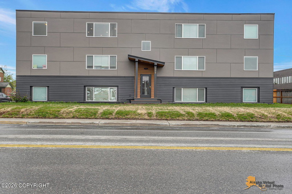 609 S Cobb St, Palmer, AK 99645