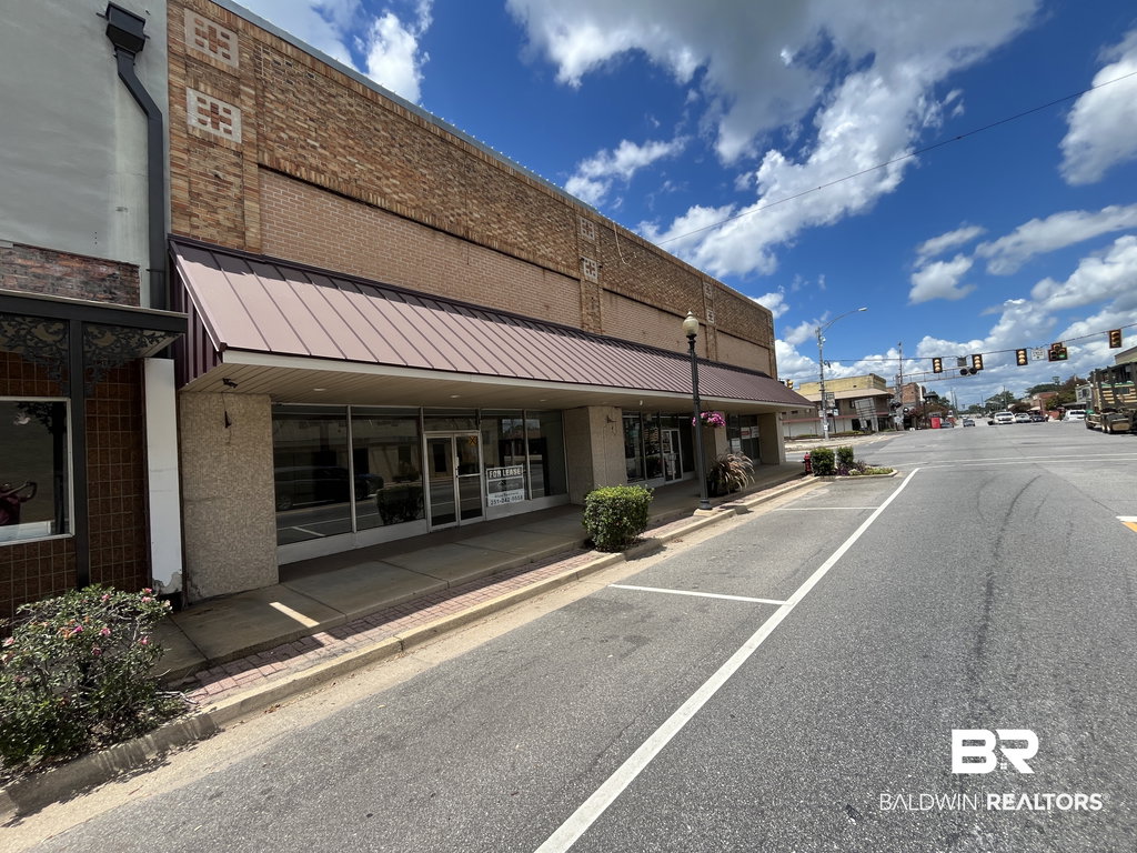 102 S Main St, Atmore, AL 36502