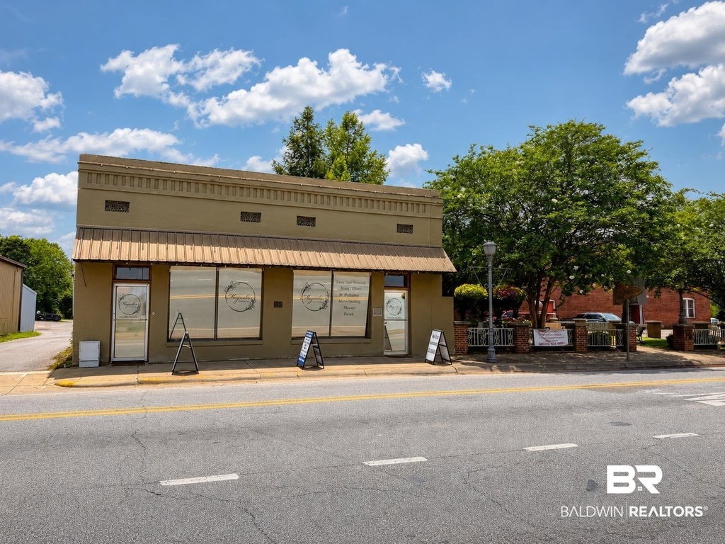 118 Mildred St, Brewton, AL 36426