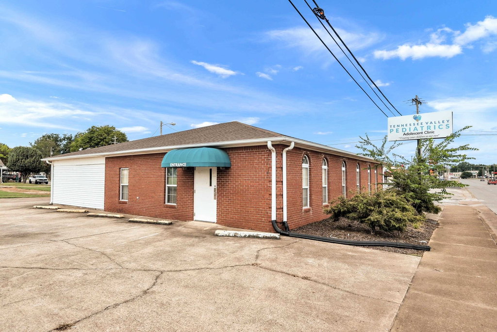 1111 S Jackson Hwy, Sheffield, AL 35660