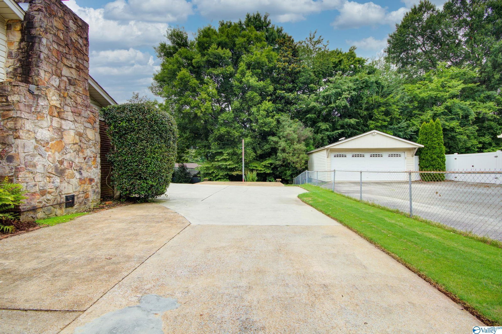 5206 Whitesburg Drive SW, Huntsville, AL 35802 Home for Sale