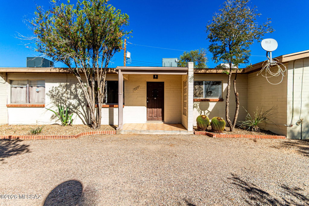 321 E Blacklidge Dr, Tucson, AZ 85705