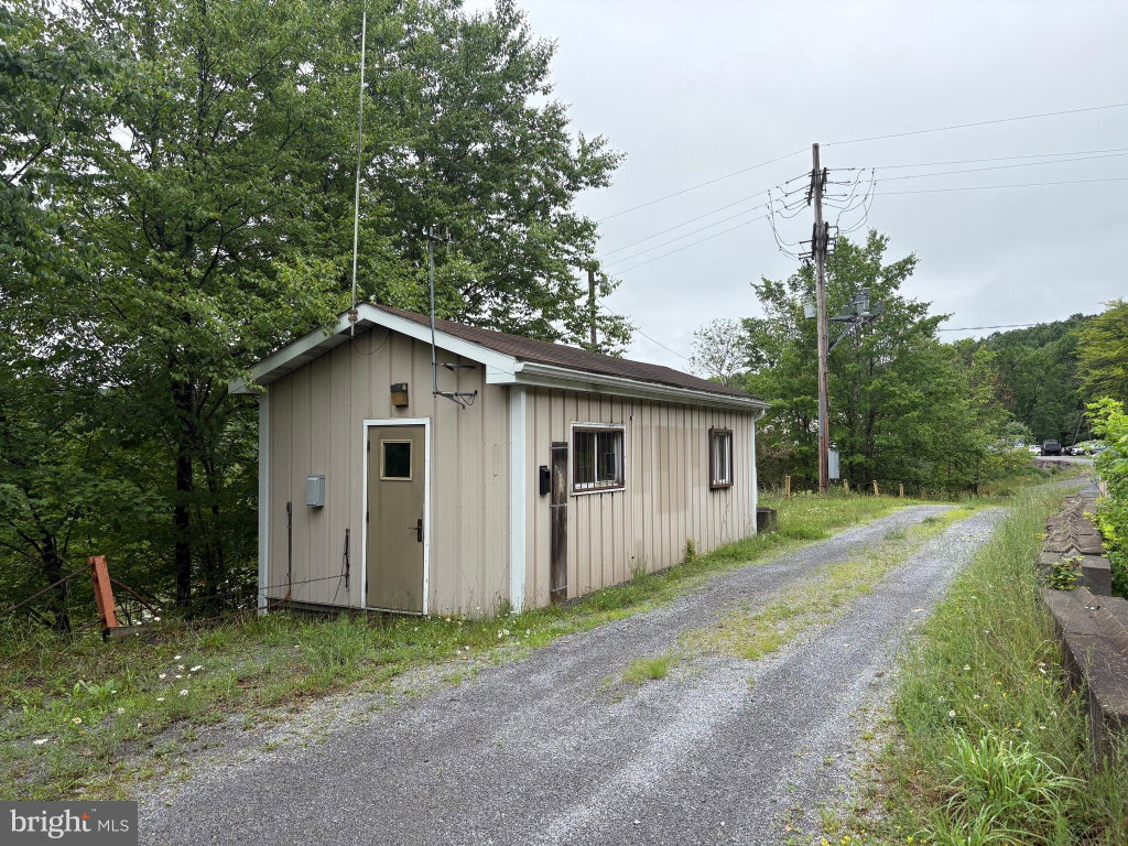 651 Banion Rd, Madera, PA 16661