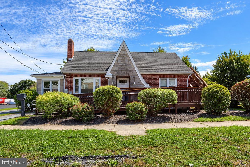 1230 E Chocolate Ave, Hershey, PA 17033