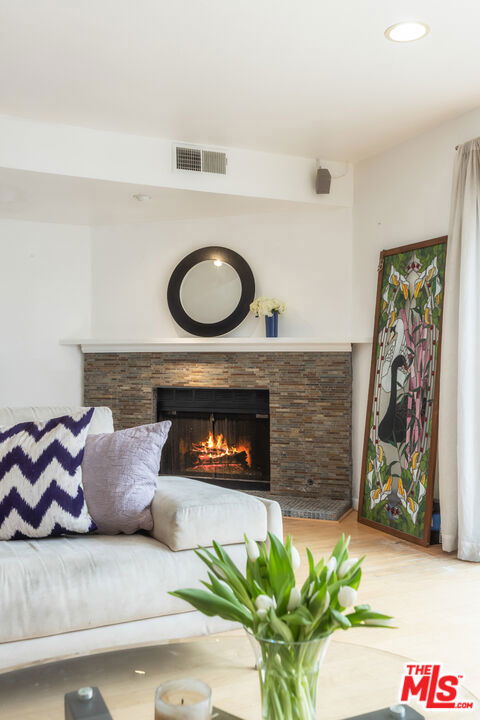 listing main photo