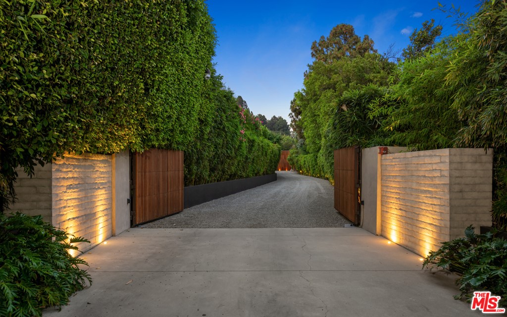 960 N Alpine Dr, Beverly Hills, CA 90210 Home for Sale