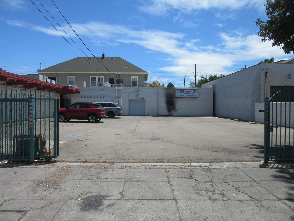 238 E Church St, Stockton, CA 95203