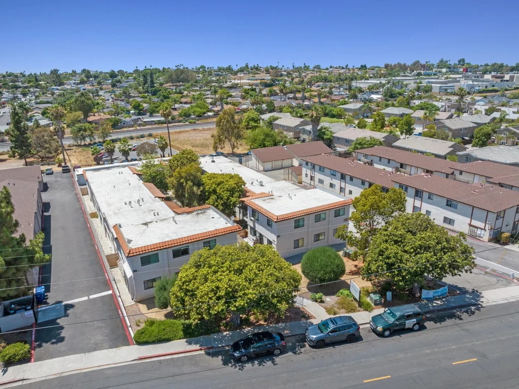 628 W California Ave, Vista, CA 92083