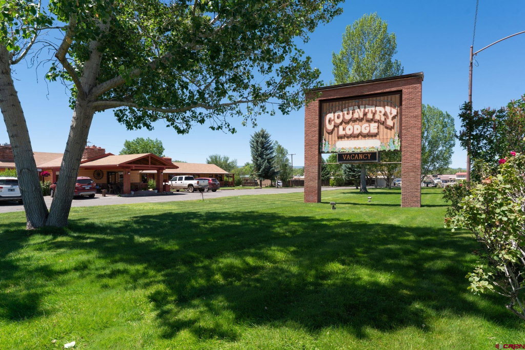 1624 E Main St, Montrose, CO 81401