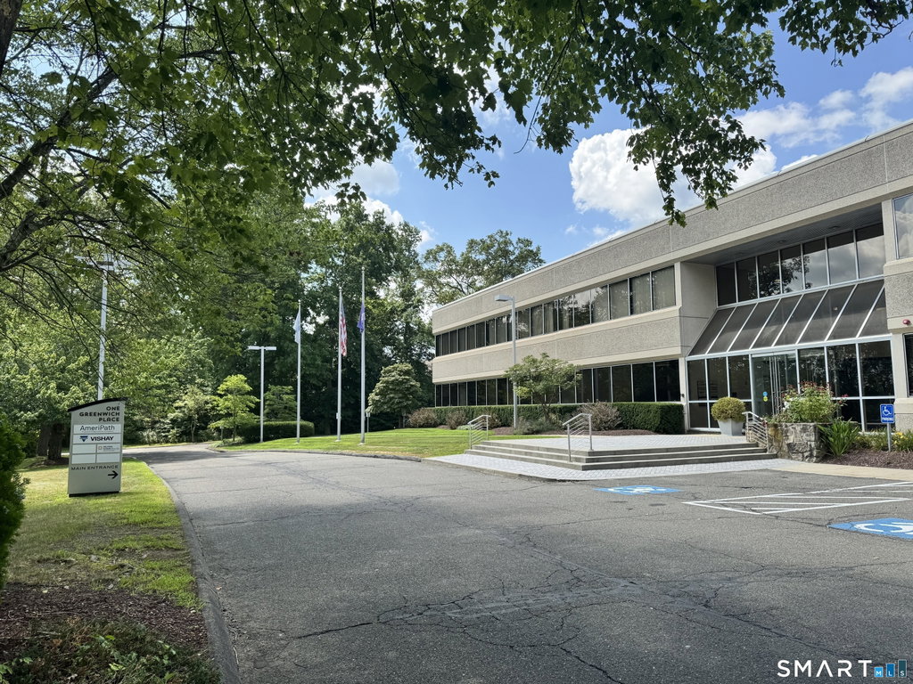 1 Greenwich Pl, Shelton, CT 06484