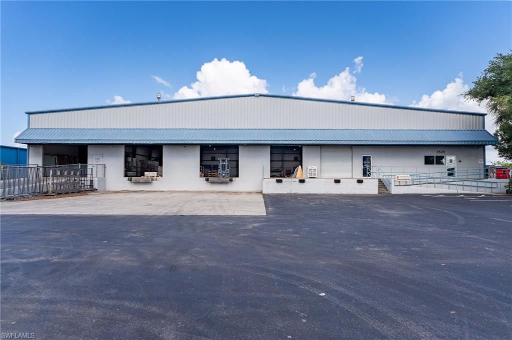 3520 Old Metro Pkwy, Fort Myers, FL 33916