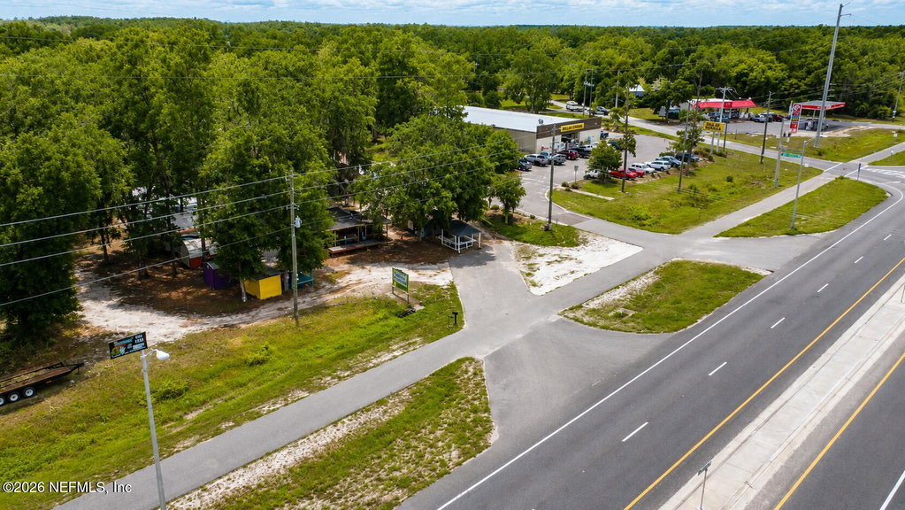 738 Us Highway 17 S, San Mateo, FL 32187
