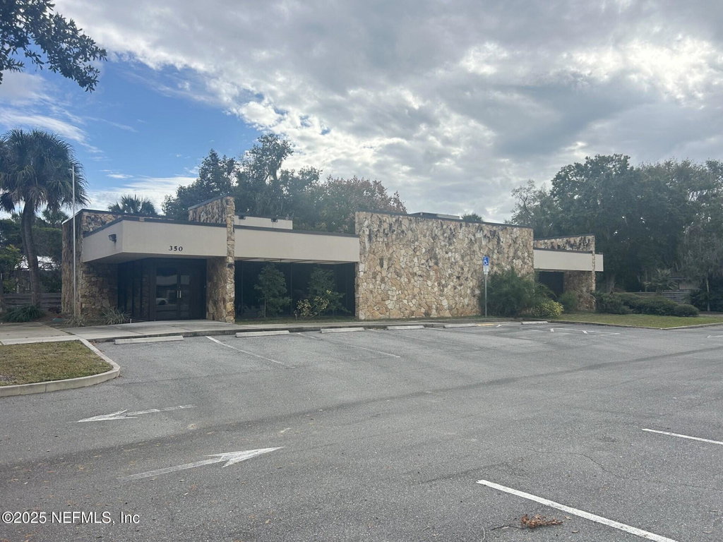 350 N Summit St, Crescent City, FL 32112
