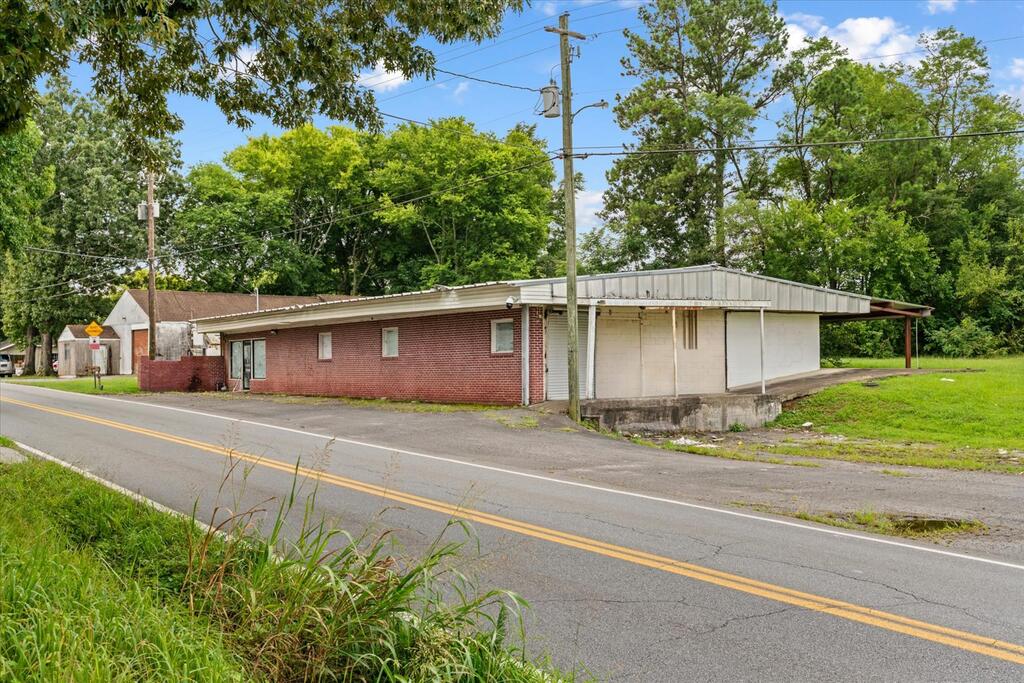 1402 Riverbend Rd, Dalton, GA 30721