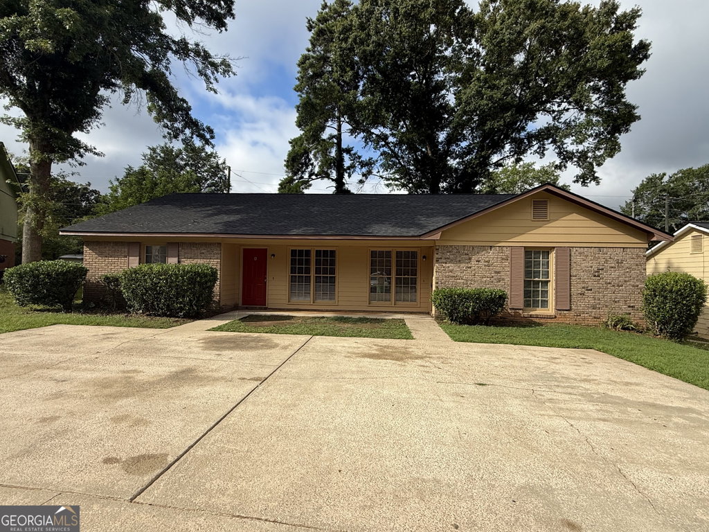 104 Peachtree Ct, Lagrange, GA 30241