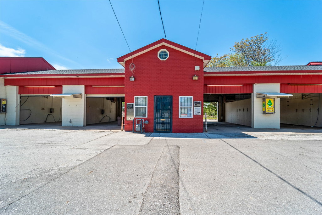 3740 Easton Blvd, Des Moines, IA 50317