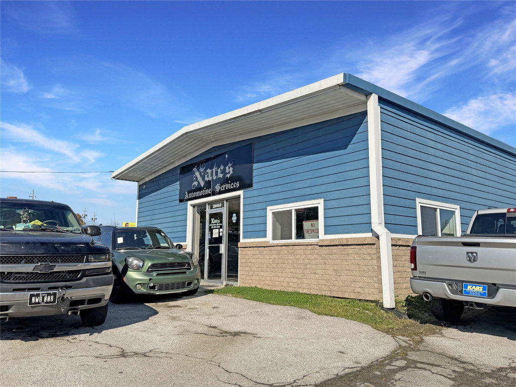 2603 Douglas Ave, Des Moines, IA 50310