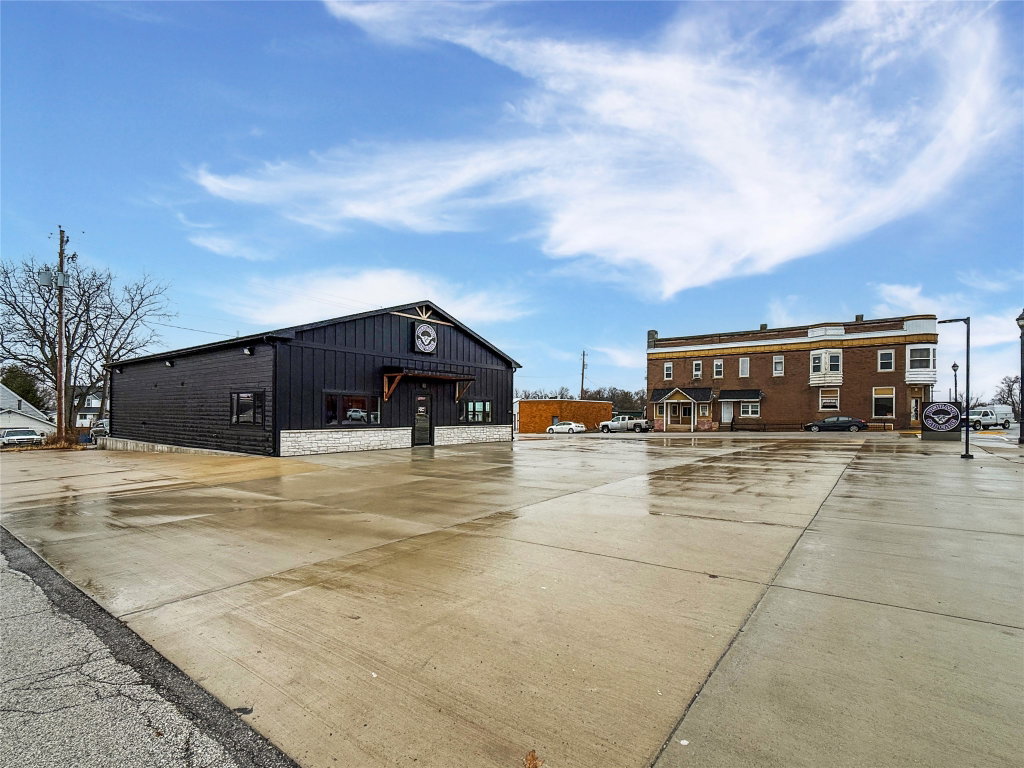 204 S Main St, Woodward, IA 50276
