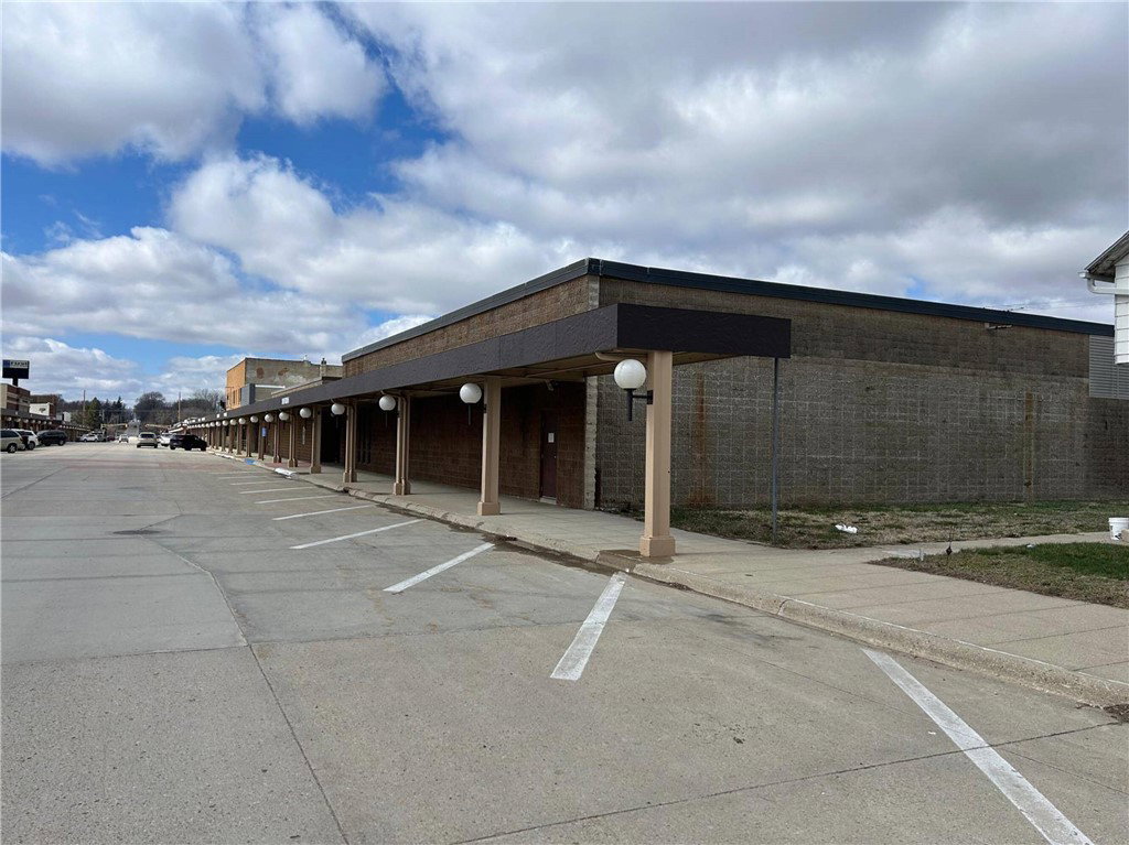 403 E Main St, Belmond, IA 50421
