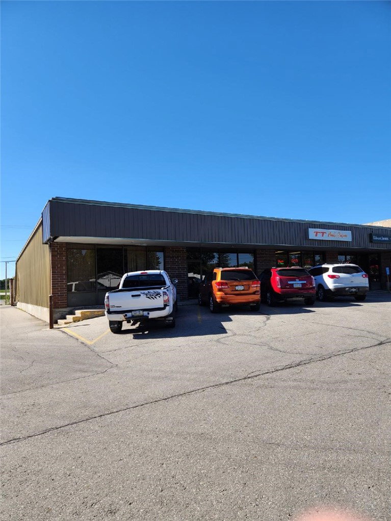 2617 1St Ave E, Newton, IA 50208