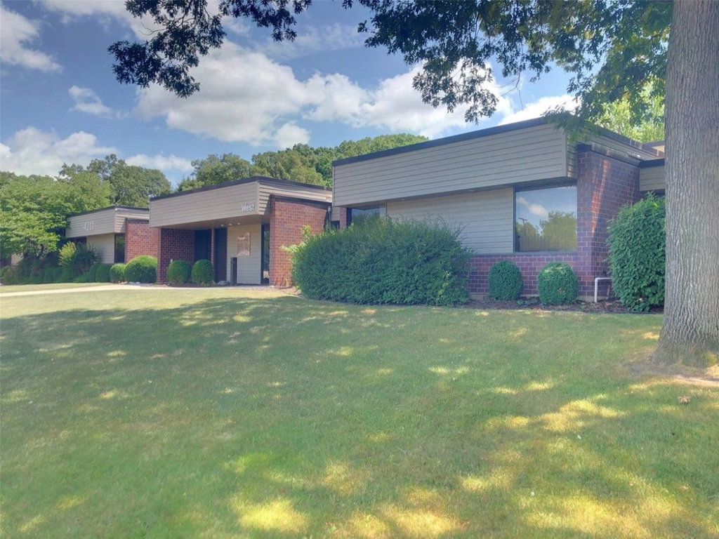 4211 Glass Rd NE, Cedar Rapids, IA 52402