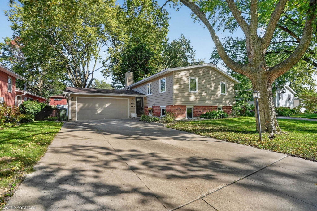 1505 W 5th St, Cedar Falls IA 50613 Home for Sale