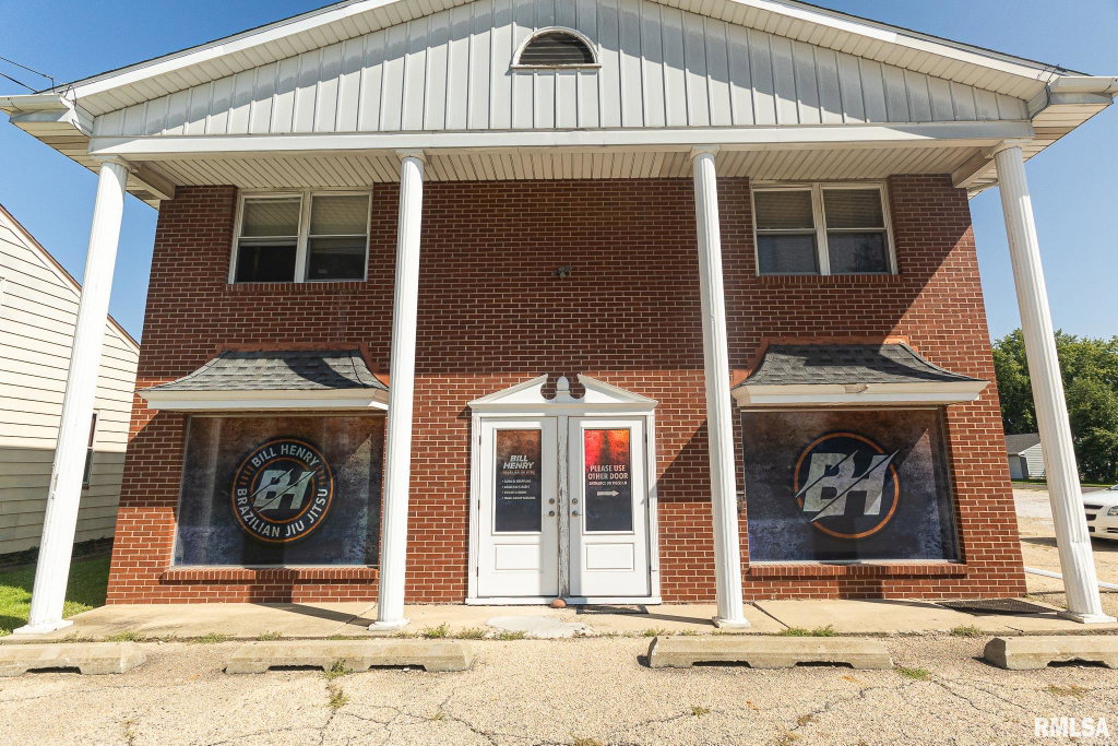 703 Peoria St, Washington, IL 61571