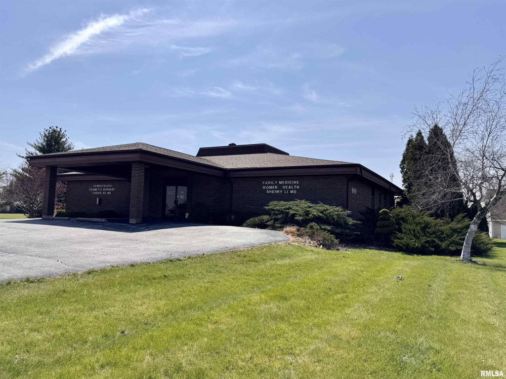 909 E Grant St, Macomb, IL 61455