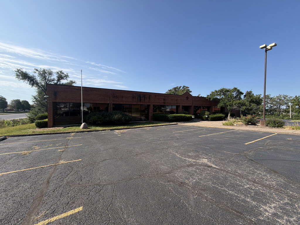 4412 Brady St, Davenport, IA 52806