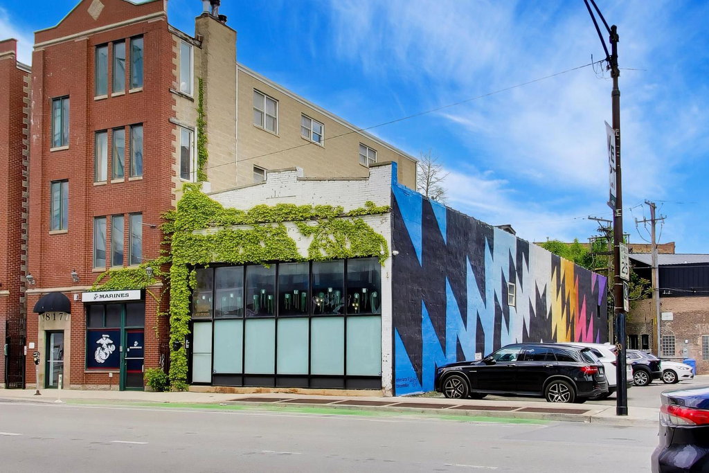 815 N Milwaukee Ave, Chicago, IL 60622