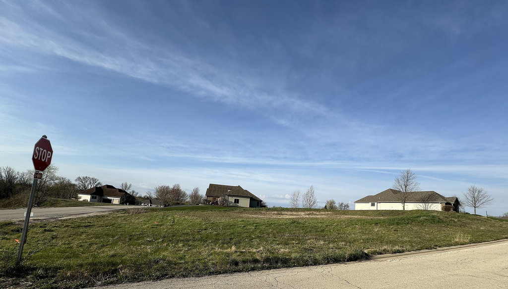 7633 Hidden Creek Ln, Roscoe, IL 61073