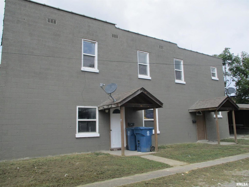 101 E Webster St, Benton, IL 62812
