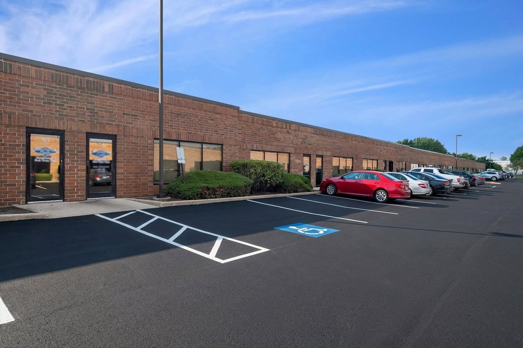 30w270 Butterfield Rd,Unit 104, Warrenville, IL 60555