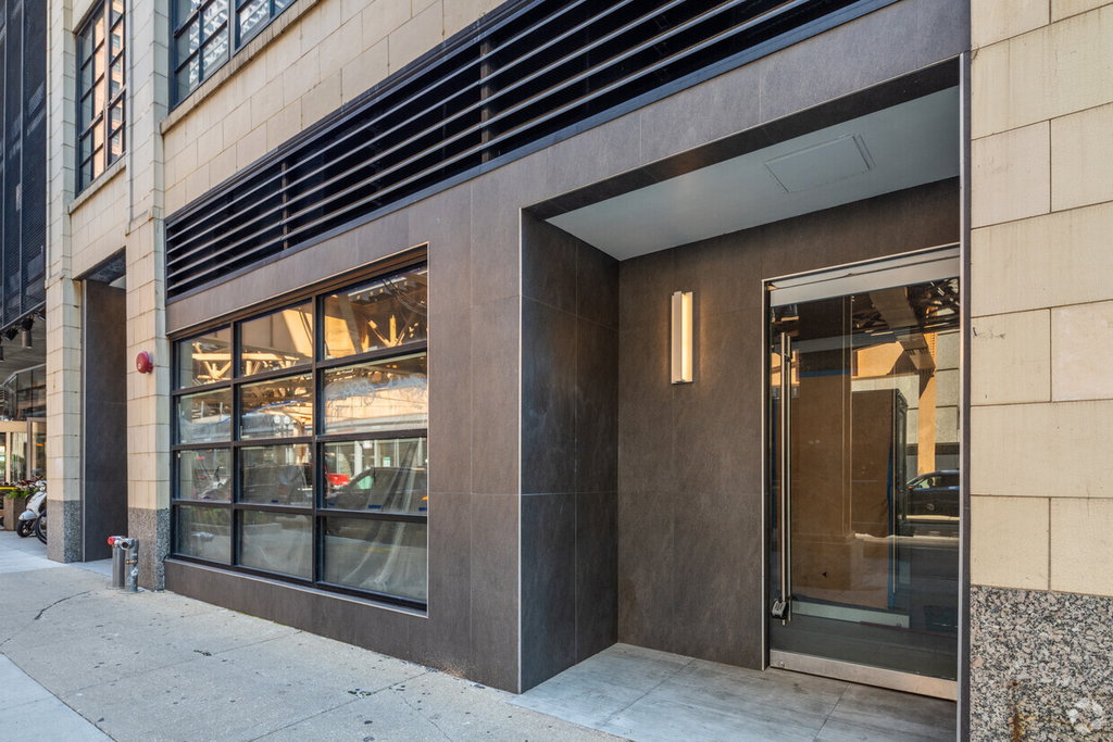 223 W Lake St, Chicago, IL 60606