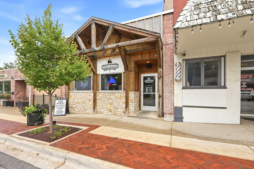 413 W Main St, Genoa, IL 60135