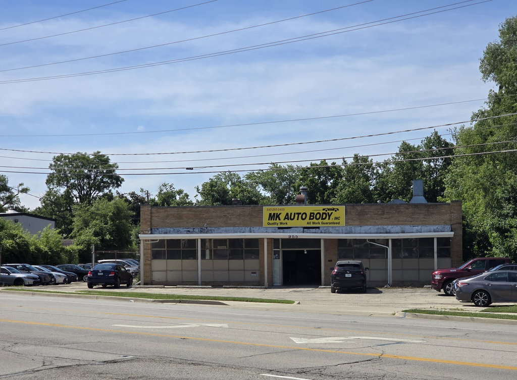 955 Rand Rd, Des Plaines, IL 60016