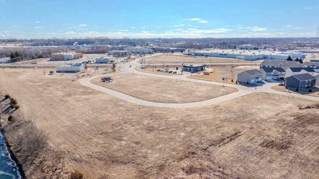 2480 Lillian Way, Clinton, IA 52732