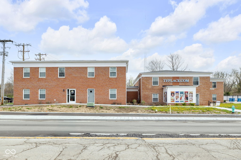 10455 N College Ave, Carmel, IN 46280