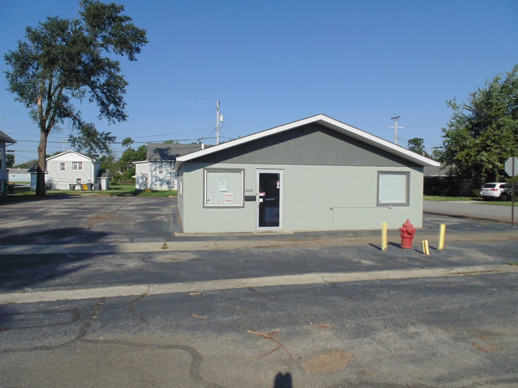 3232 Michigan St, New Chicago, IN 46342