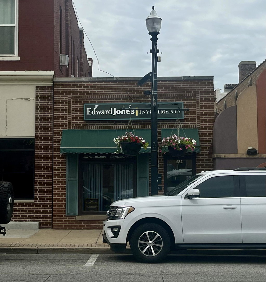 232 Main St, Hobart, IN 46342