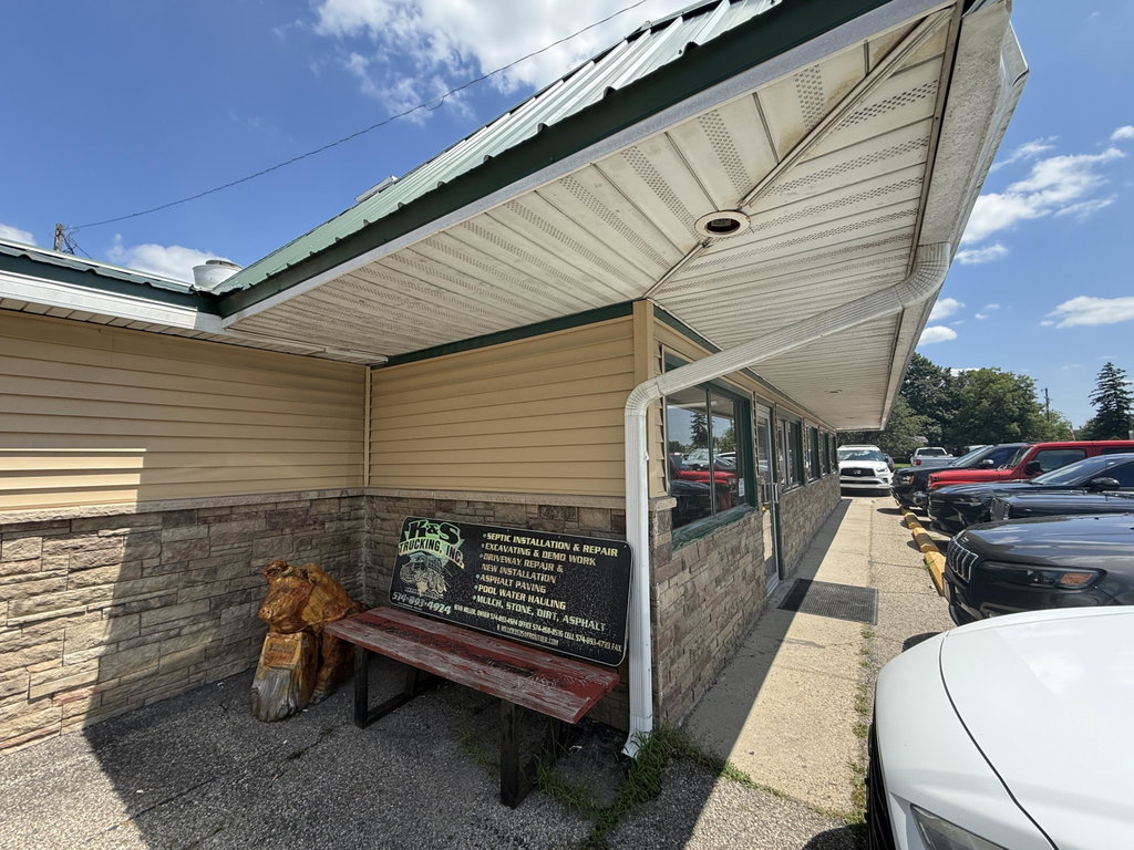 906 E Rochester St, Akron, IN 46910