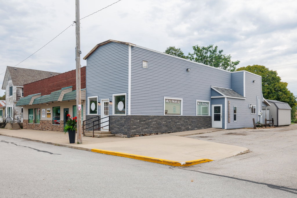 215 E State St, Morocco, IN 47963