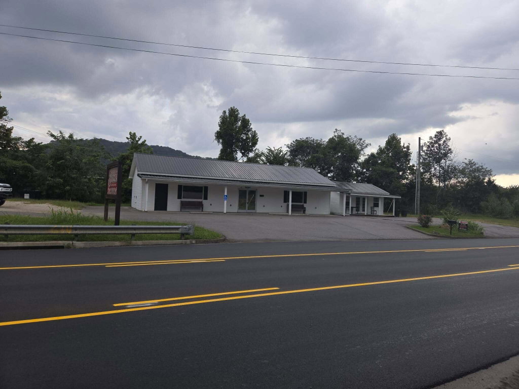735 Main St, Ravenna, KY 40472