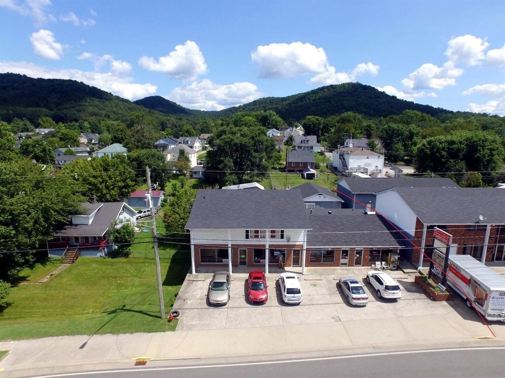 721 River Dr, Irvine, KY 40336