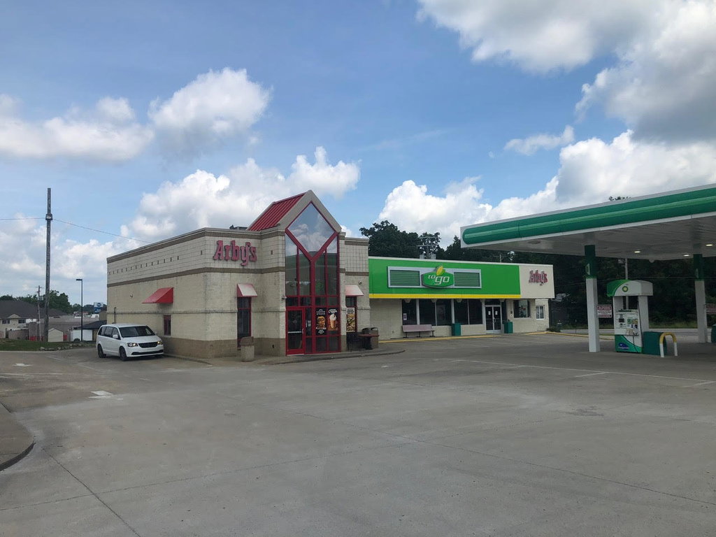 637 S 2Nd St, Central City, KY 42330