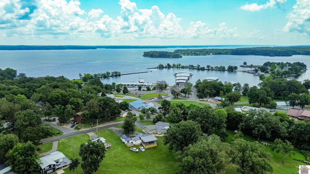 10 Captain Ln, Gilbertsville, KY 42044