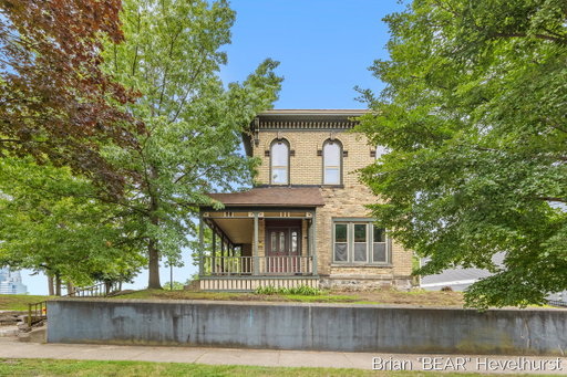 listing main photo