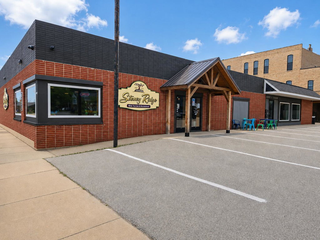 8725 Water St, Montague, MI 49437