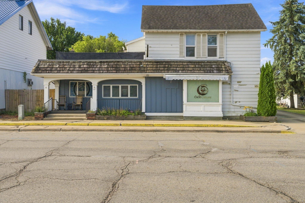 29 W Lapeer St, Peck, MI 48466