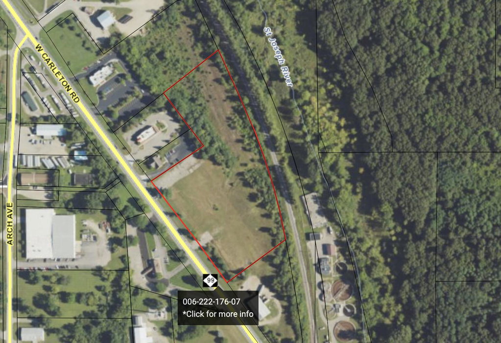 409 W Carleton Rd, Hillsdale, MI 49242